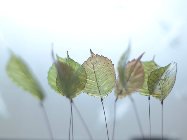 緑色の手毬花の髪飾り