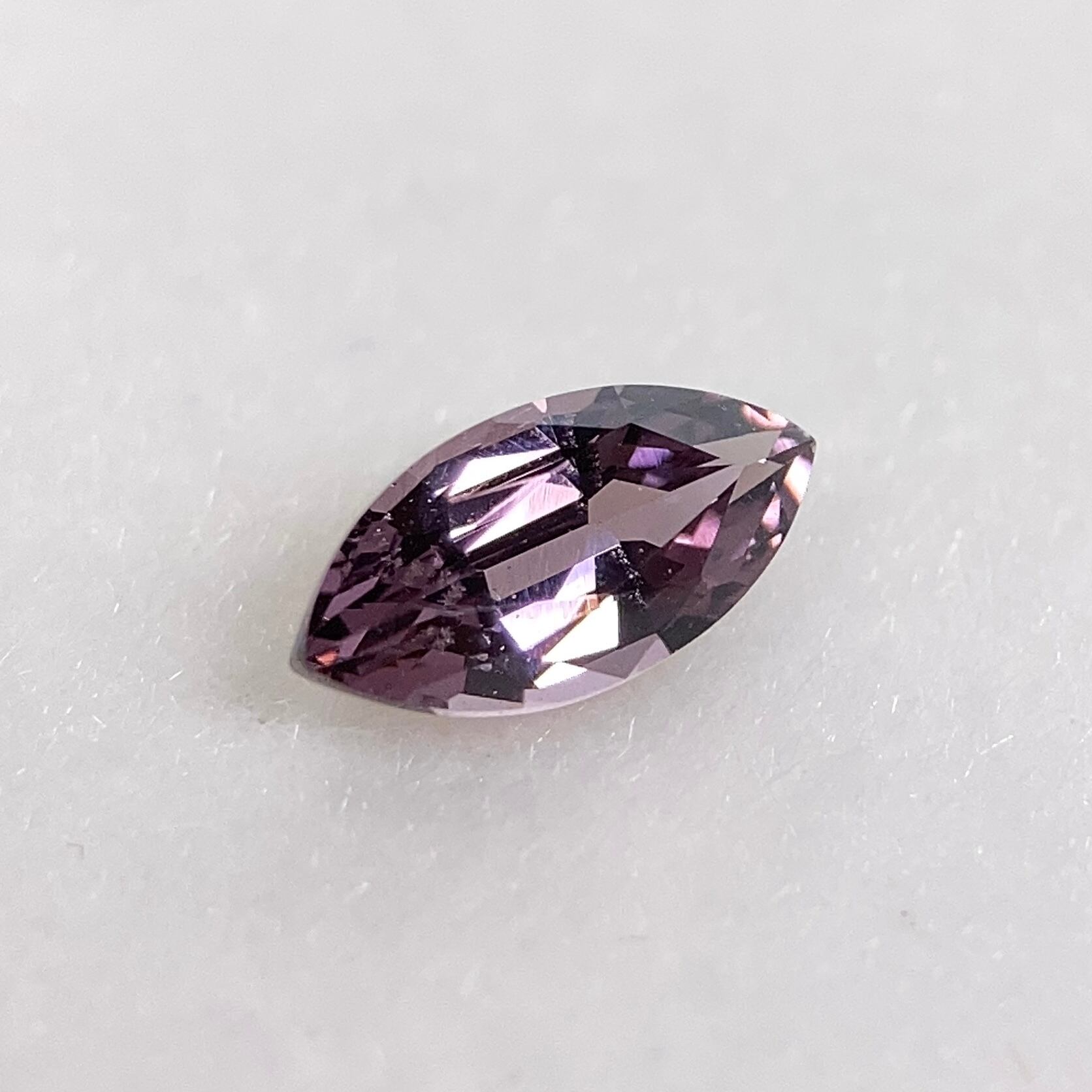 スピネル マーキスカット ルース 0.40ct 紫系 約7mm×3.5mm r-0656