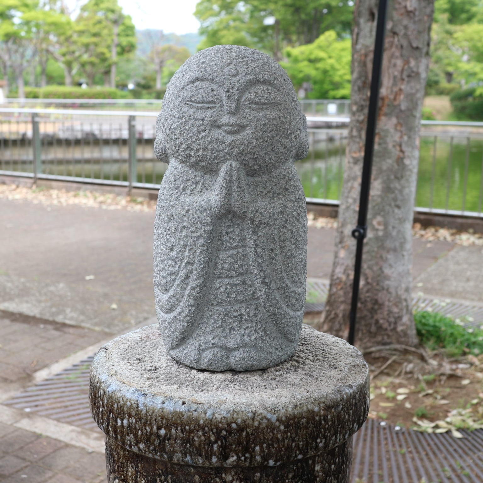 お地蔵さん 彫刻 石彫 オブジェ 庭 癒し 石地蔵 造園