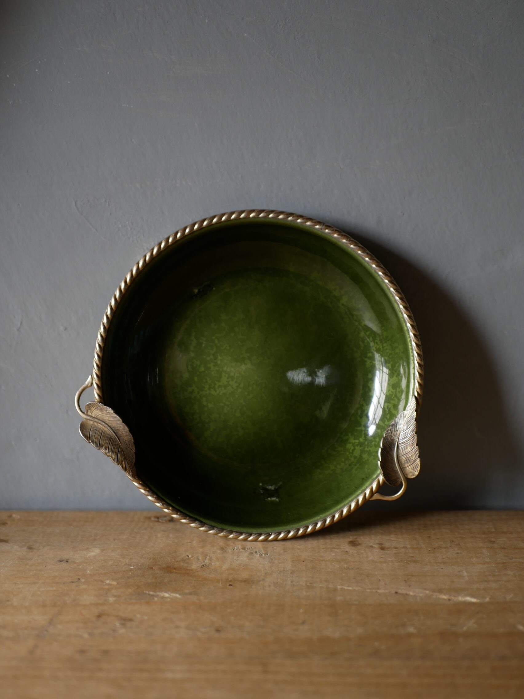 深緑のプレート 葉っぱ フランスアンティーク ブロカントのある暮らし