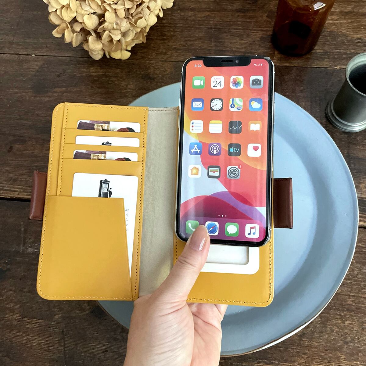 ◎新品未使用◎trooms 牛革 チョコレート 手帳型スマホケース 多機種対応型 422e09b1ad03821bb1085cc6248777