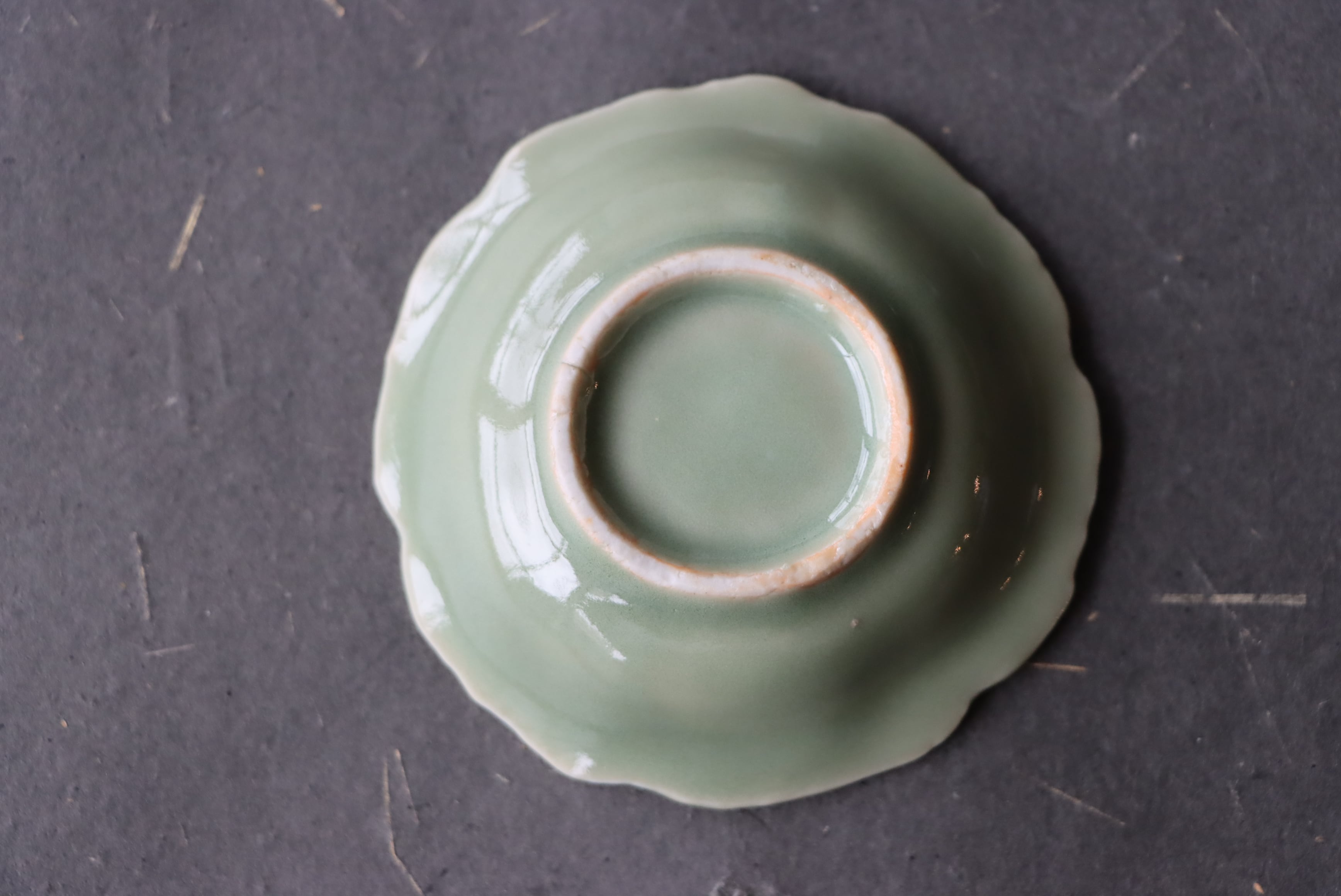 三田青磁 人物文 小皿/Celadon small plate | (有)新原美術