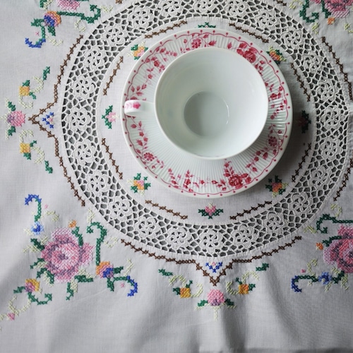薔薇刺繍のテーブルクロス　ドイツ