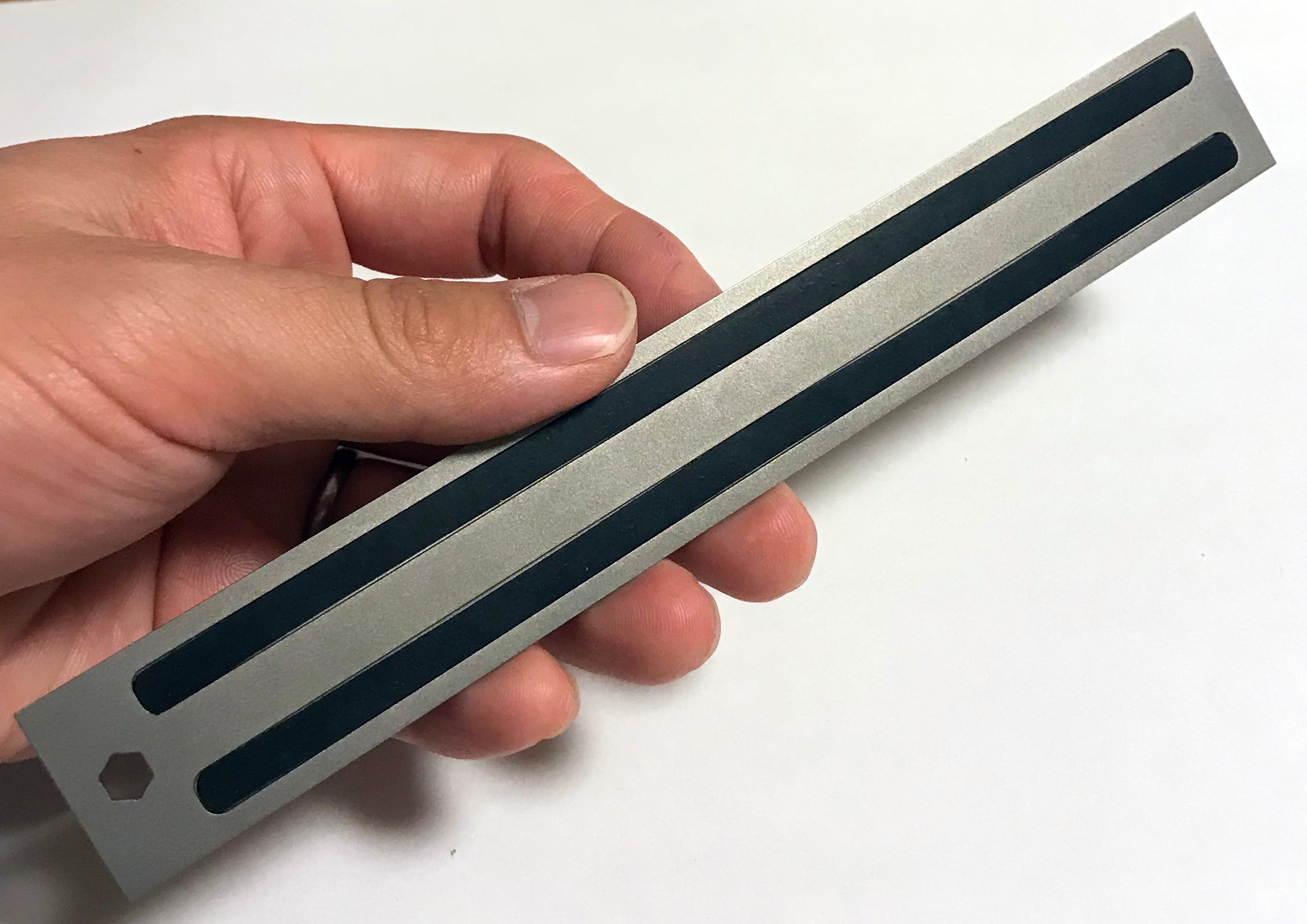 世界最強の文房具 超硬チタン定規 「GEKIKATA」 | グローバルポケット