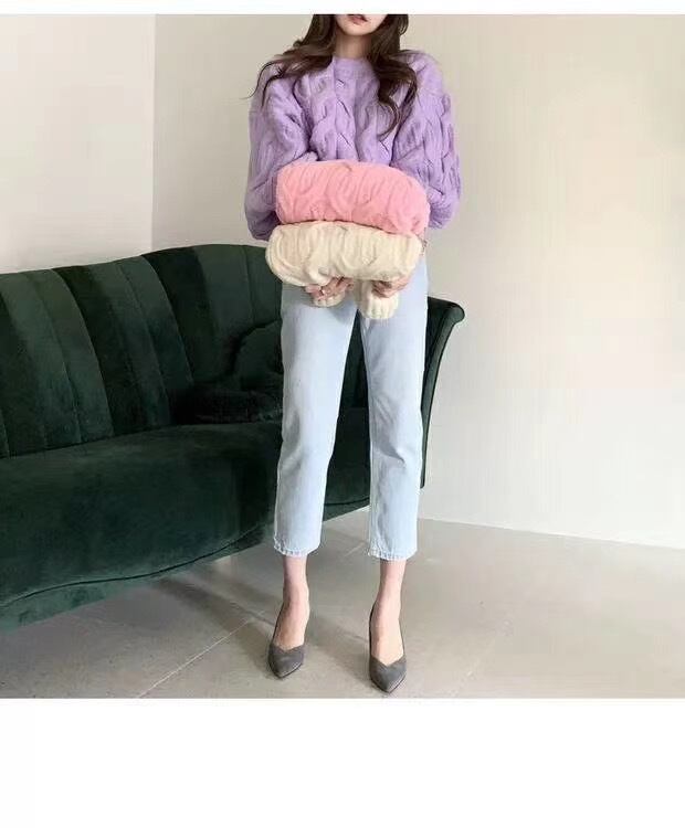 ラウンドネックケーブル編みニット