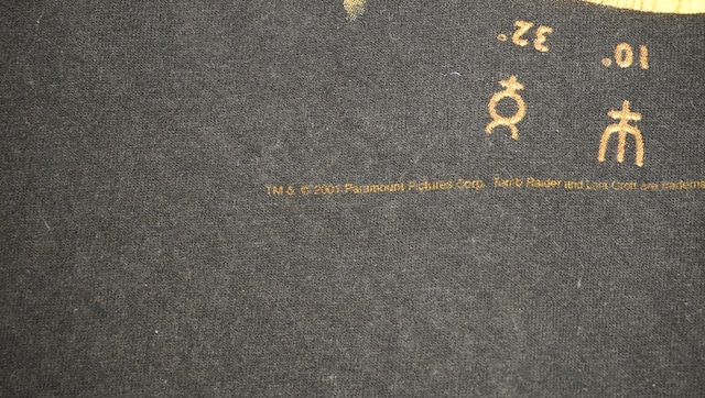 Tomb Raider Lara Croft ヴィンテージTシャツ (トゥームレイダー 2001)｜送料無料｜ヴィンテージTシャツ専門通販