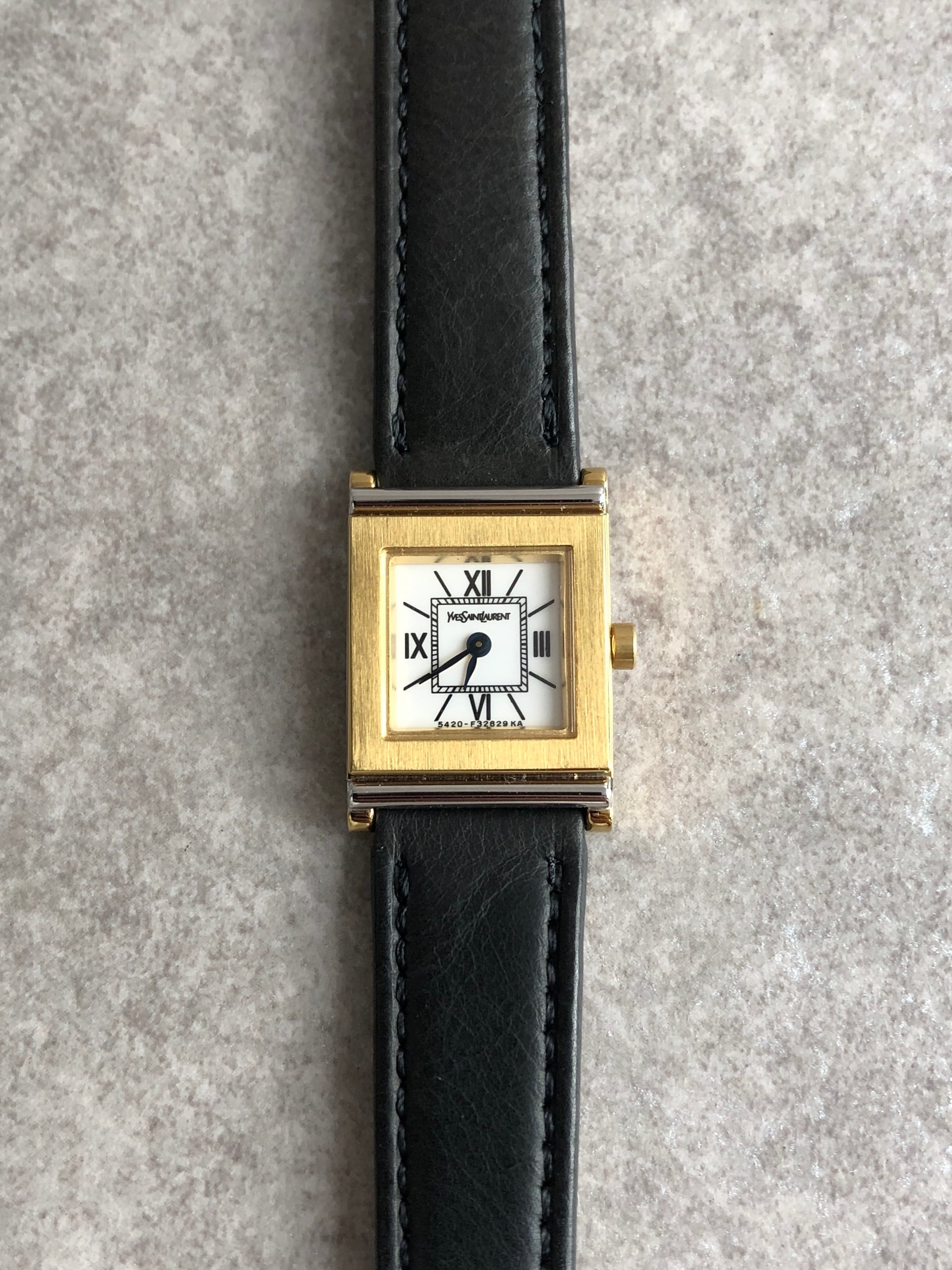 Yves Saint Laurent イヴ・サンローラン 腕時計 ゴールド スクエア