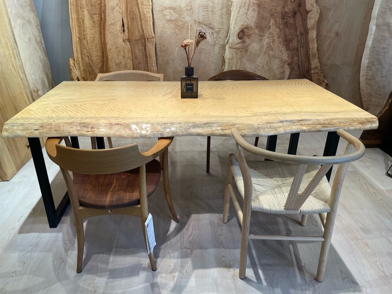 一枚板トラ彫り物アンティークインテリア