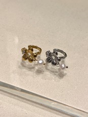 Flower earcuff