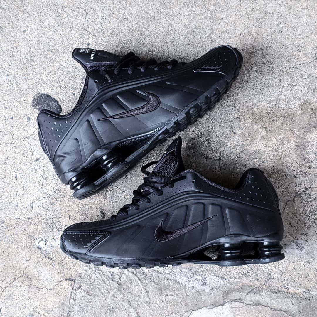 NIKE \