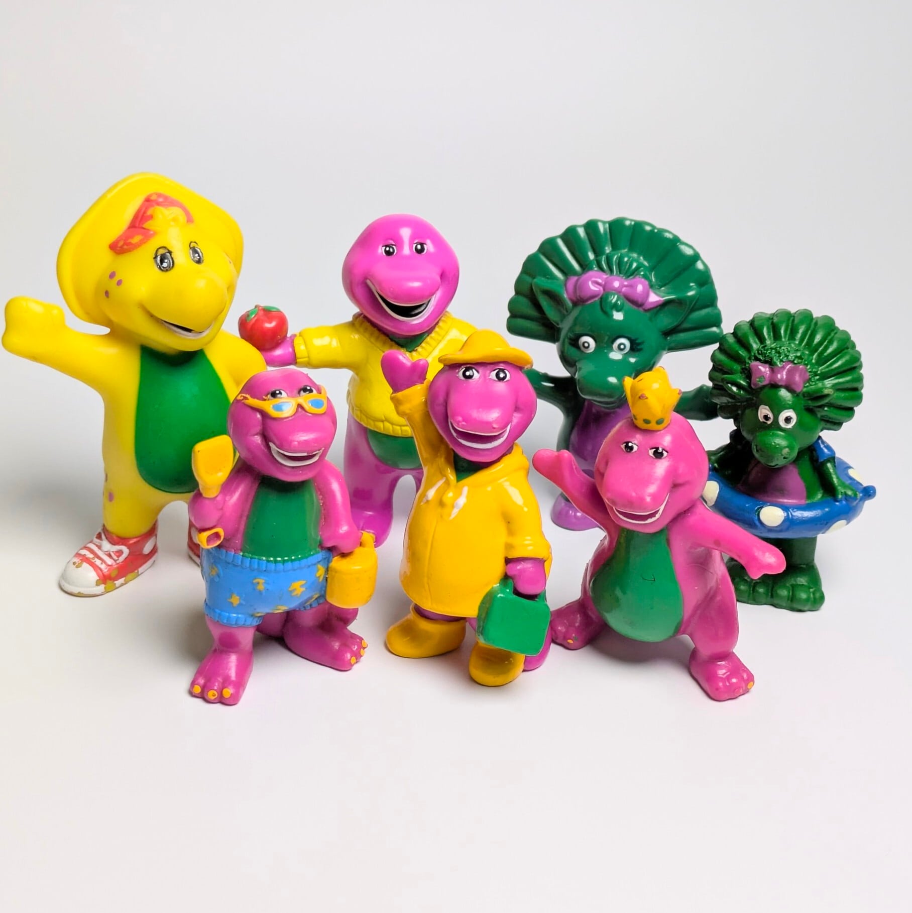 ☆ VINTAGE 1993 ☆ 【 Barney & Friends（ バーニー&フレンズ ）】『 Barney / レインコート 』  PVC フィギュア ビンテージトイ 〚アメリカン雑貨 アメトイ〛