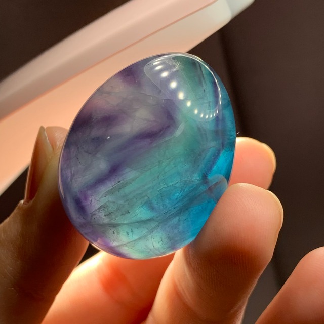 T07.色合い可愛いグラデーションフローライトたまご