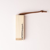 < KENTARO TOMOZAWA > 木のキーホルダー