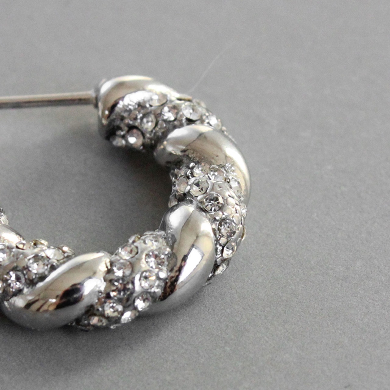 シルバー登場【ネコポス便】 金属アレルギー対応  ねじりロープデザインピアス ジルコニア　1808