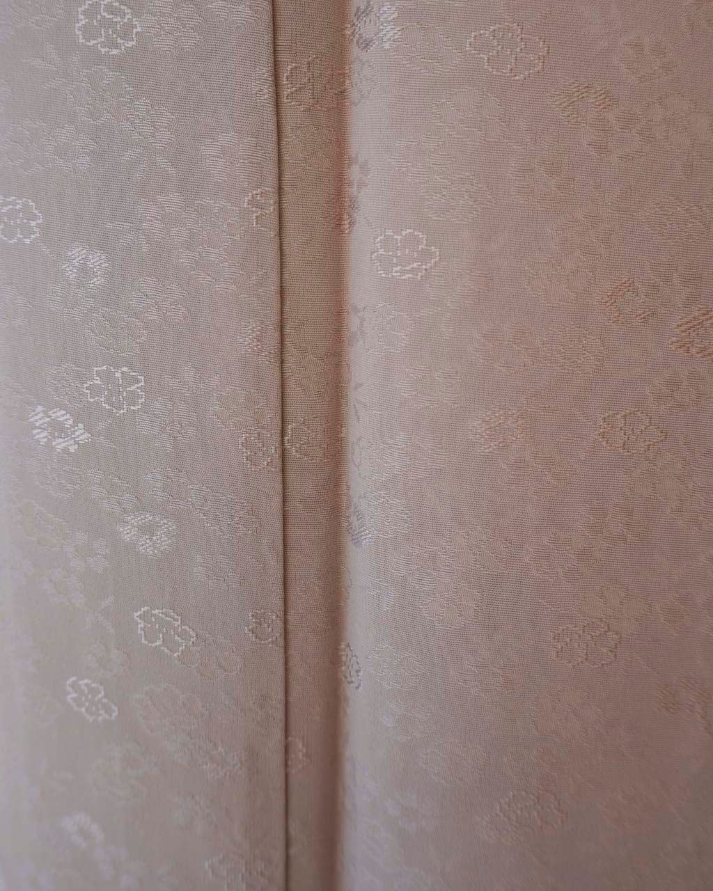 未使用　色無地　鴇羽色　桜の地紋 袷】灰梅地 桜地紋 色無地 | 大山キモノ・ちぇらうなぼるた