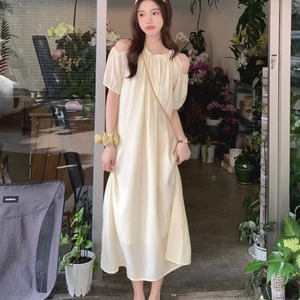 ワンピース ロングワンピ ロング ロング丈 袖あり 半袖 ボリューム袖 パフスリーブ オープンショルダー ラウンドネック 襟なし ストレート ワイド Aライン オーバーサイズ ギャザー 艶感 光沢 さらさら つやつや 柔らか 薄手 大人可愛い きれいめ シンプル カジュアル おしゃれ レトロ こなれ感 ラフ ルーズ 個性的 抜け感 ひかえめ ナチュラル 爽やか 若見え 無地 夏 10代 20代 30代 お出かけ 休日 リゾート 海 バカンス ショッピング 普段使い 韓国系 楽ちん 体型カバー ゆったり