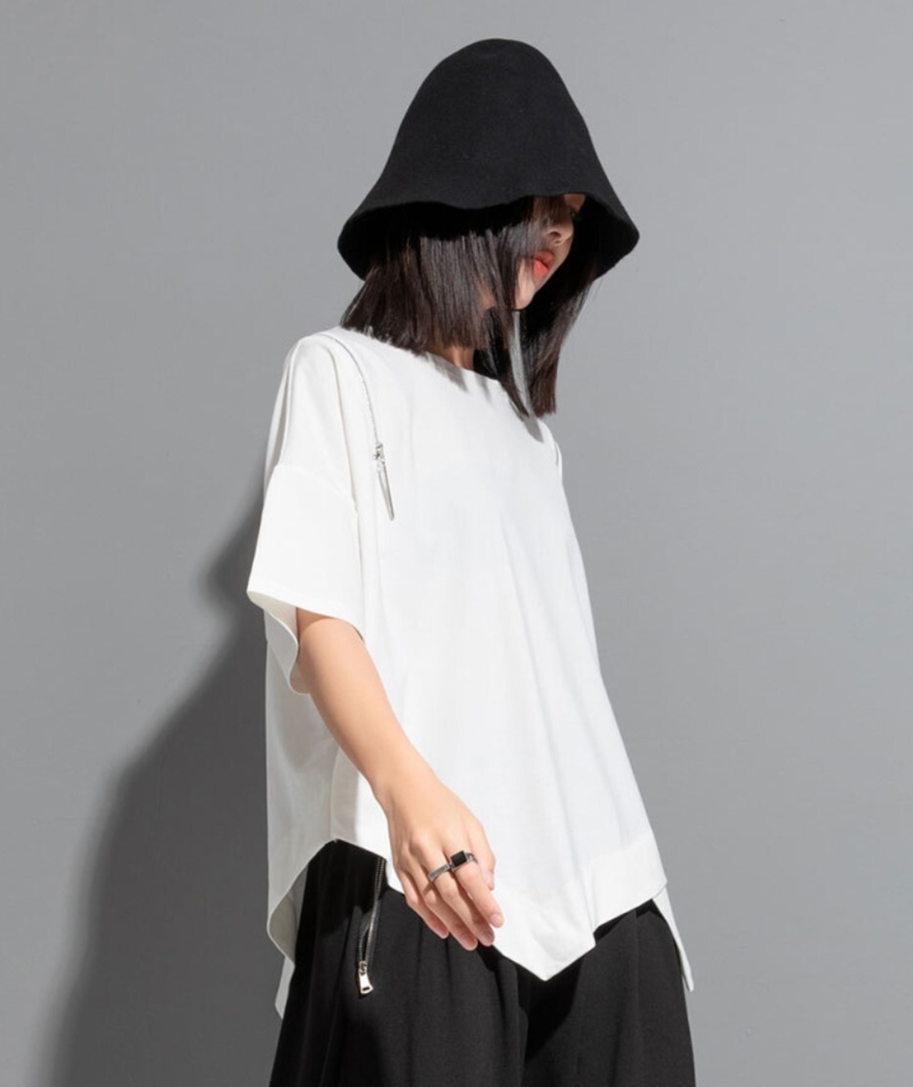 アシンメトリー半袖Tシャツ/カットソー ブラック ホワイト レディース 