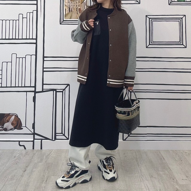 ディニテコリエ　バックロゴニットブルゾン