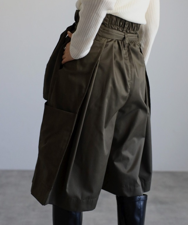 タックハーフパンツ