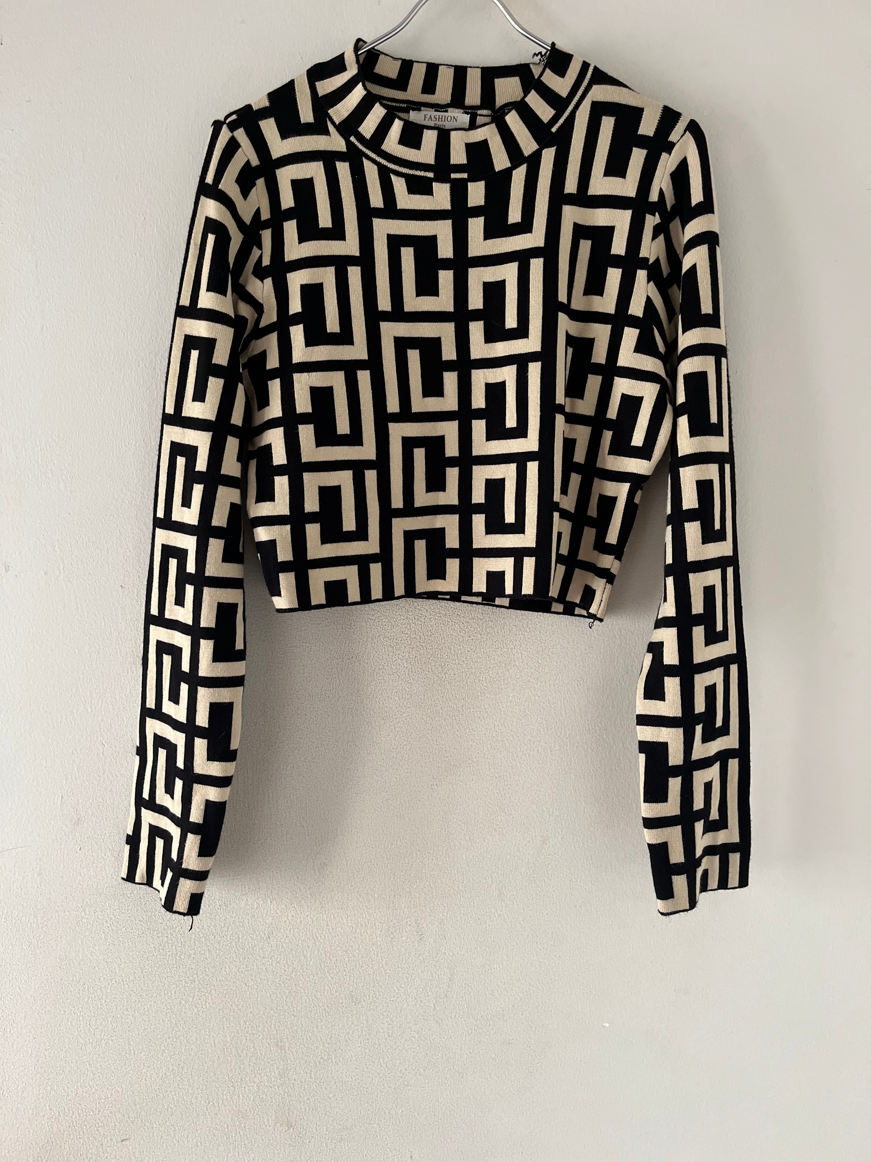 シャキッとするニット