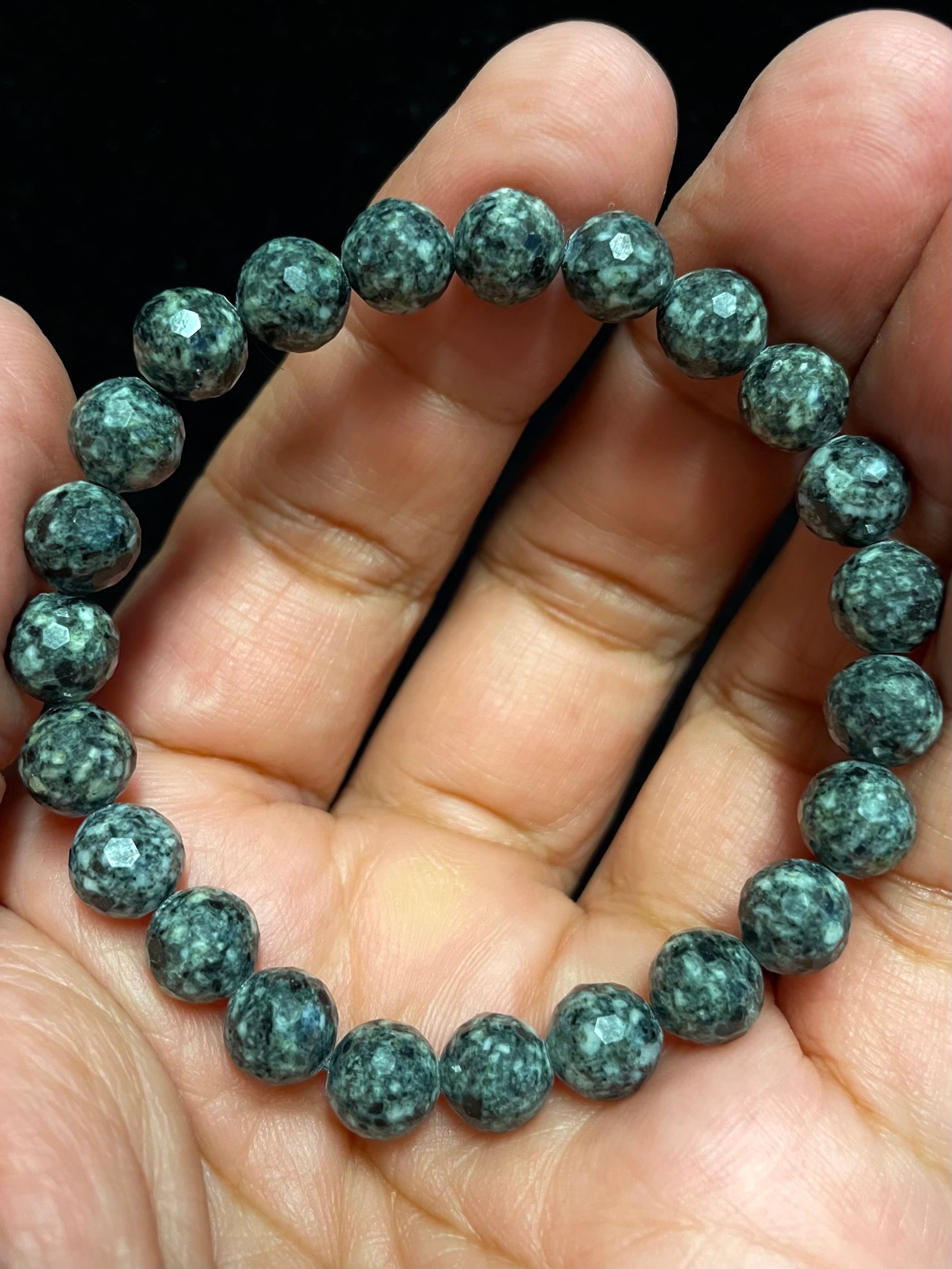 7) 霊石「遠野の石」ハニカムカット7.5mmビーズ・ブレスレット