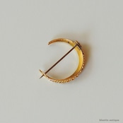 英国アンティークジュエリー 15ctゴールド 真珠 クレセント(三日月)ブローチ(鑑別書付)