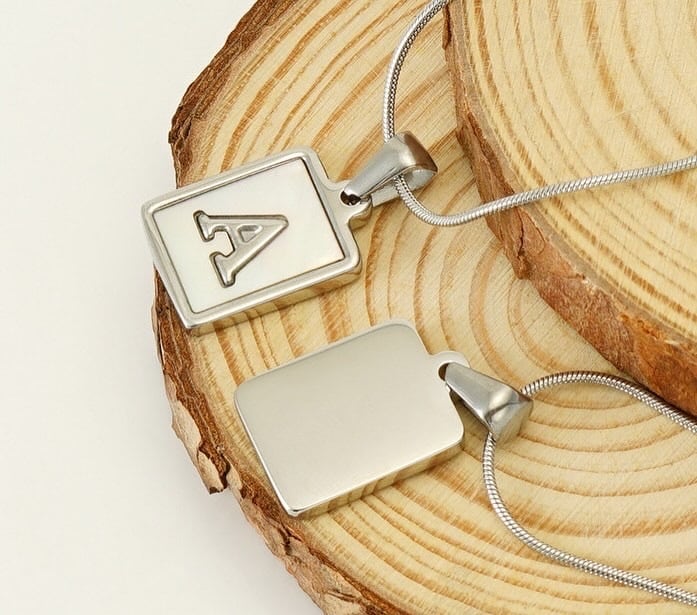 S様確認用♡イニシャルオブジェ シェルプレートイニシャルネックレス（ステンレス 金属アレルギー対応