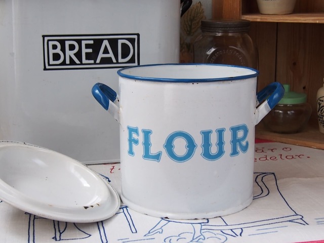 イギリスアンティーク　フラワー缶　FLOUR