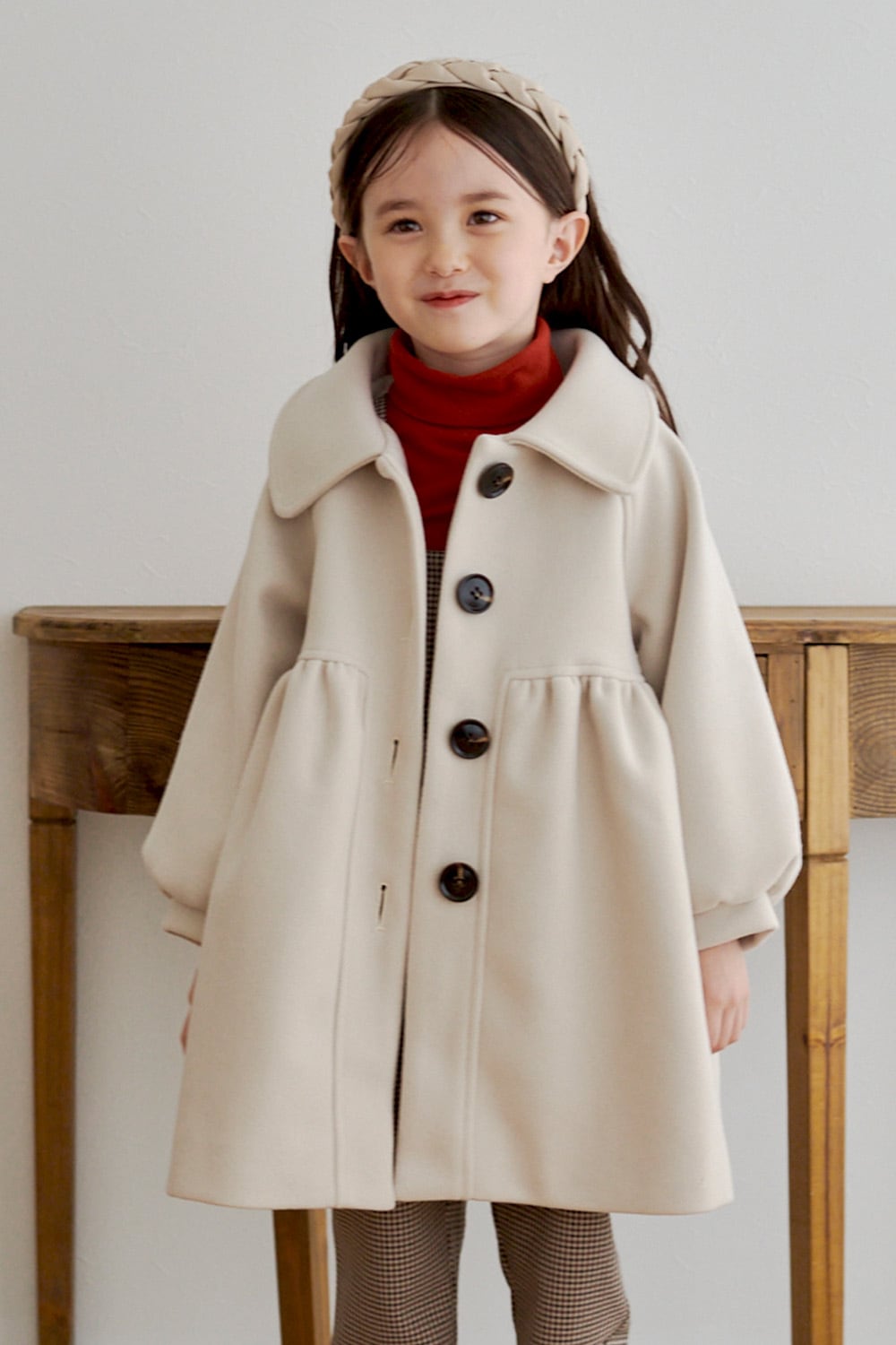 襟付き切替ギャザーコート〈off white〉