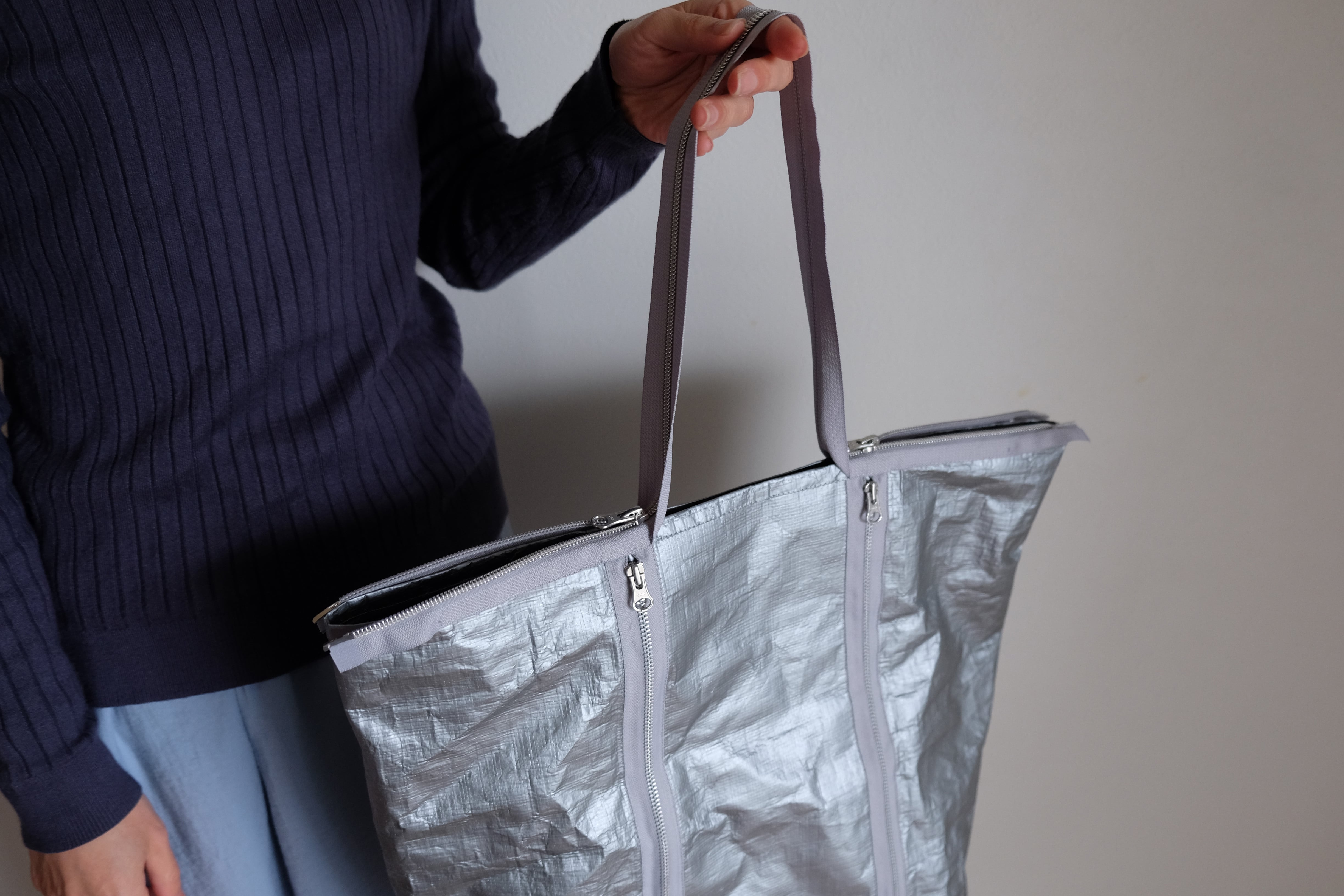 ジップポケットジップトートバッグ /レジャーシート素材 PE【シルバー