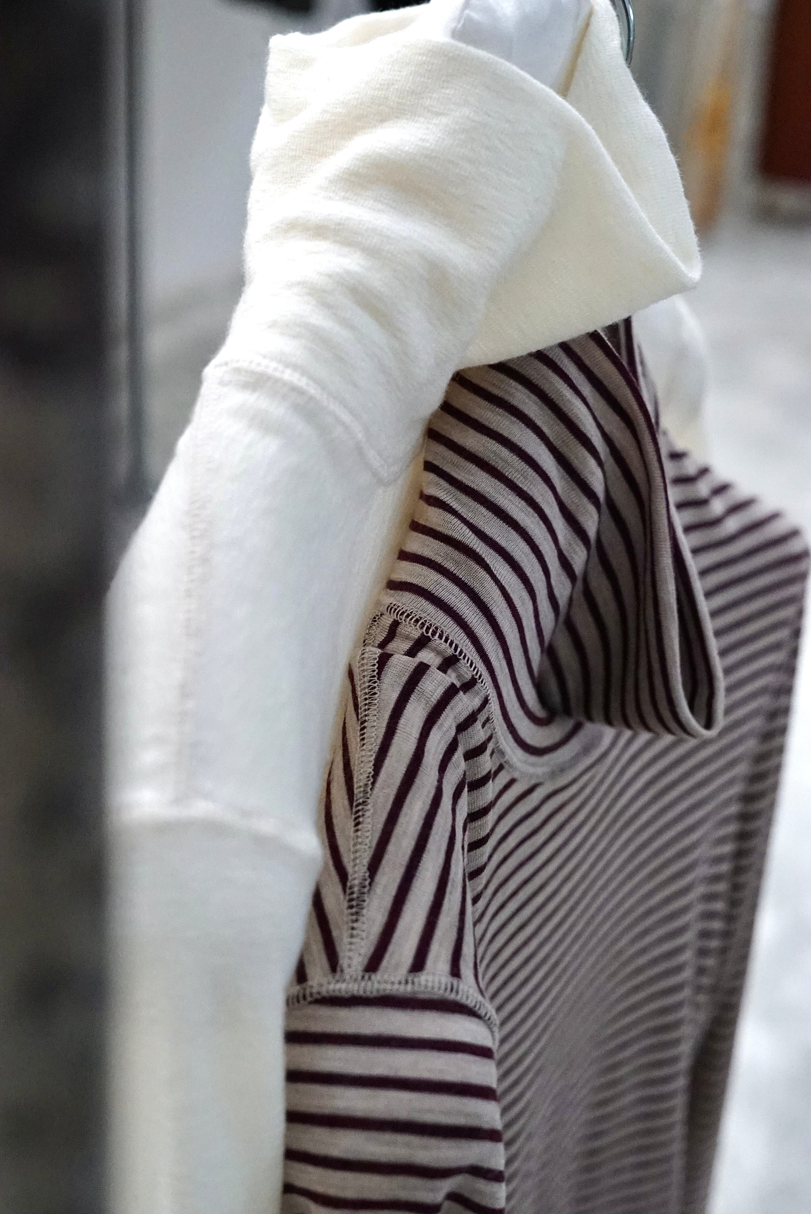 jonnlynx / wool rib high neck tee (white, enji×beige) | JUQUI Online