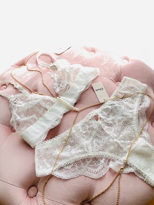 フランス高級ランジェリー Lejaby、ブラ＆ショーツ＆ガーター3点セット  