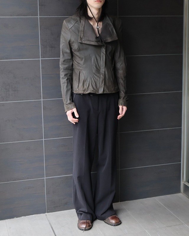 cut-back design super wide straight slacks