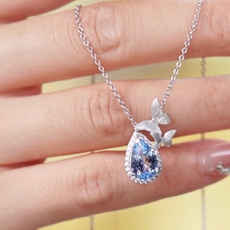 蝶が飛ぶ」人工アクアマリン 高炭素ダイヤモンド ホワイト キラキラ