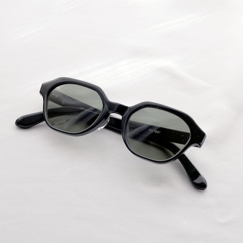 YY - 2 19 / sirmont glasses (black lens)
