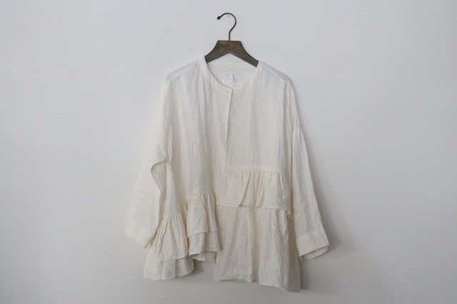 gauze#　LINEN ASYMMETRY FRILL BLOUSE