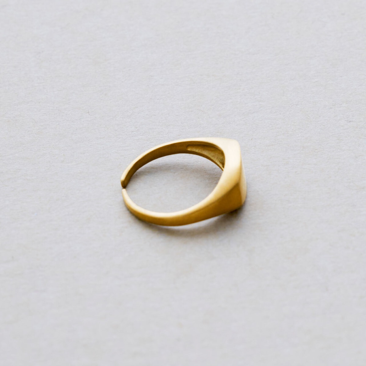 SOFT SIGNET RING (MATTE)