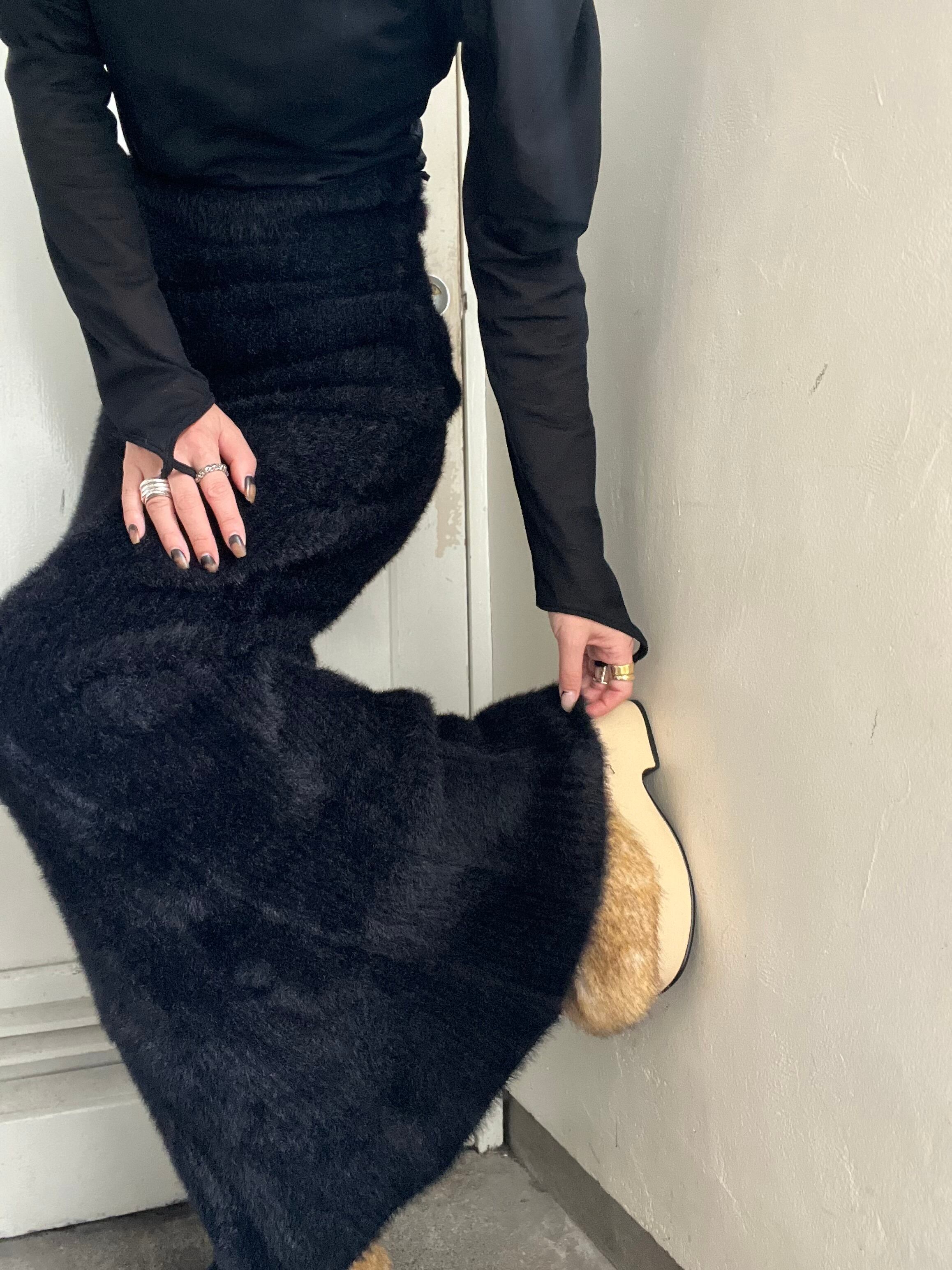 JOHNLAWRENCESULLIVAN – RIBED SHAGGY LONG KNIT DRESS (BLACK