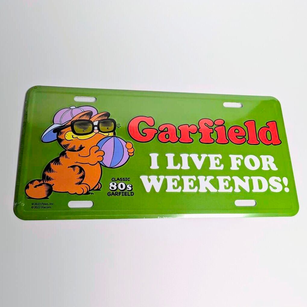 【 GARFIELD ( ガーフィールド ) 】CLASSIC 80s / “ I LIVE FOR WEEKENDS! ” / CM PLATE / CMプレート / ライセンスプレート 〚アメリカン雑貨 アメトイ〛