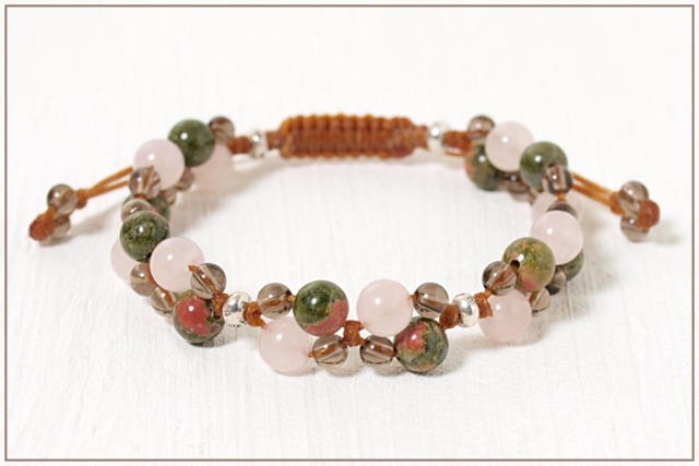 ユナカイト＋ローズクォーツ＋スモーキークォーツ花＊花マクラメブレスレット