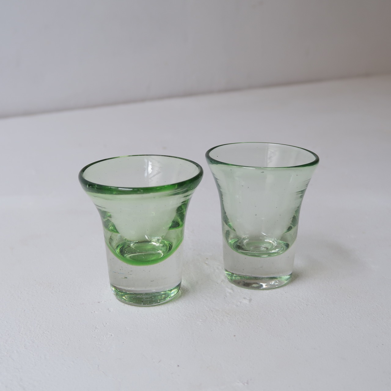 グリーンティーなガラスのおちょこ