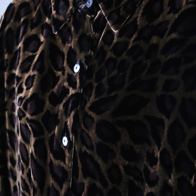 "DENIM&Co" leopard pattern XX over silhouette velours shirt