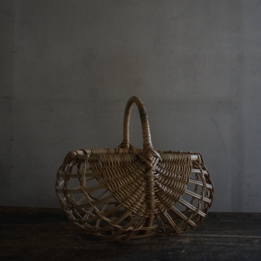 古いフランスのパニエ