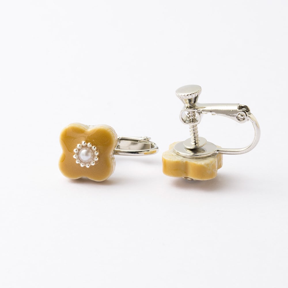美濃焼陶器 小花 パール ピアス / イヤリング｜藤黄 | MIKELO（ミケロ