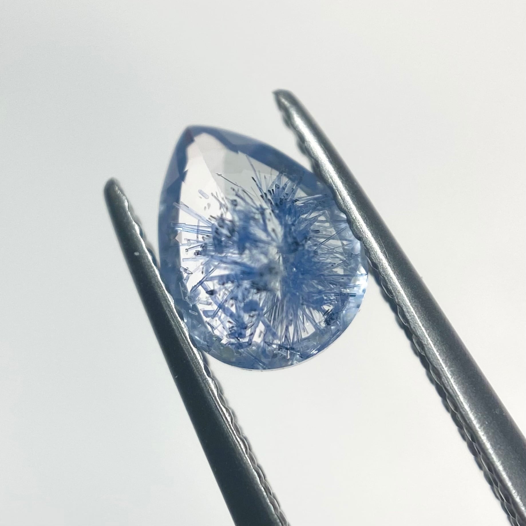 花 デュモルチェライトインクオーツ ファセットカット1