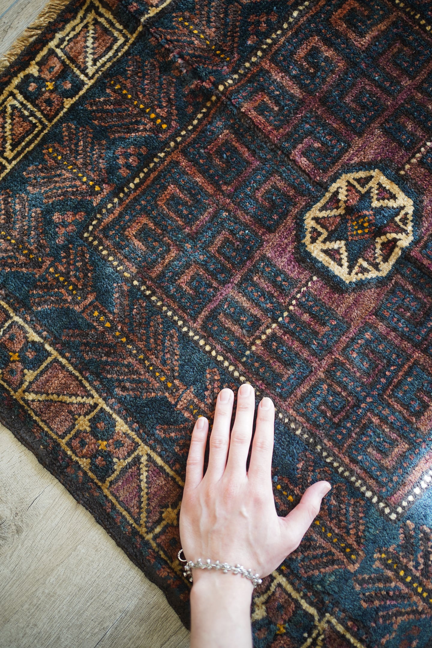 184】Vintage Afghan Baluch rug 1970's - 1980's | ヴィンテージラグ