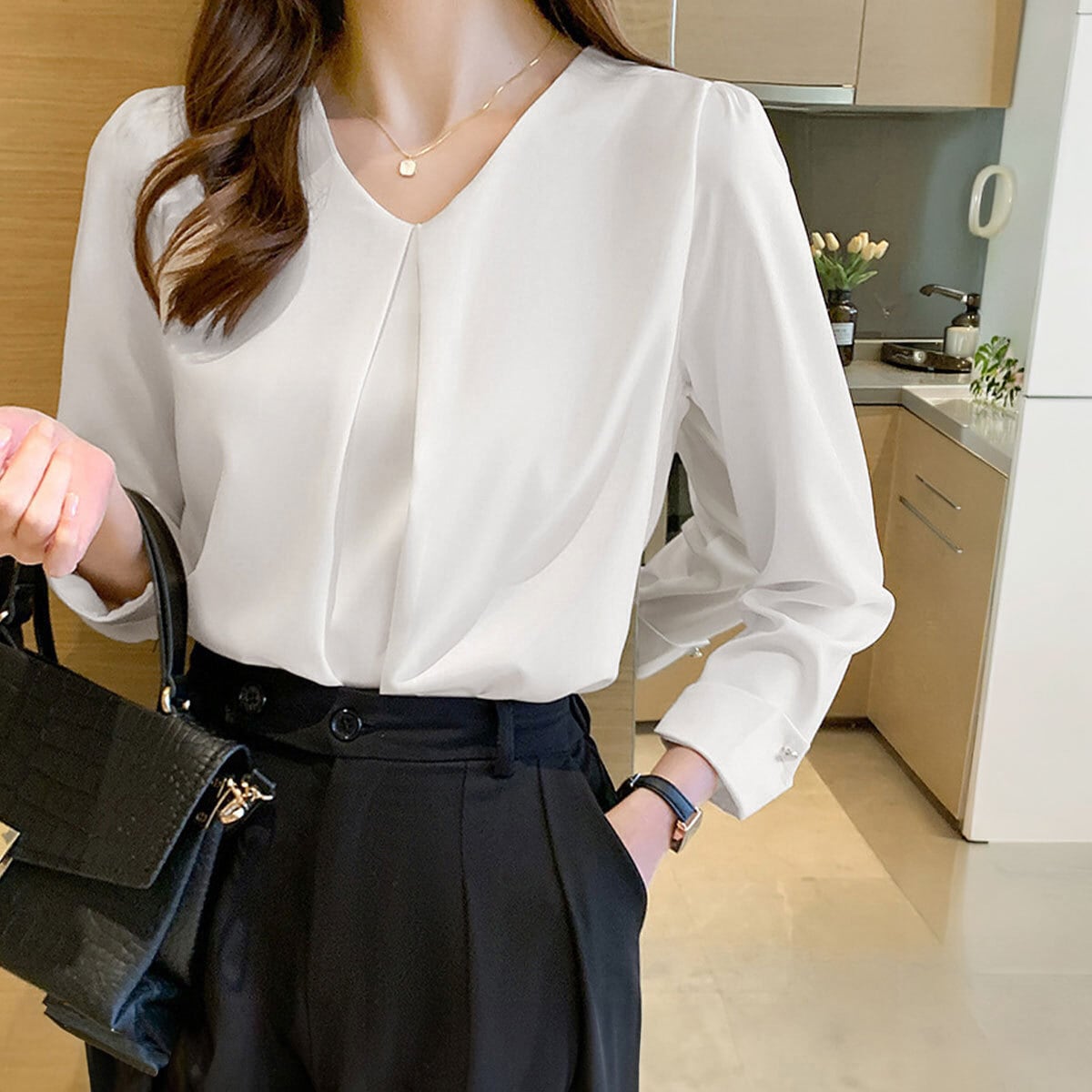 シフォン ブラウス Vネック レディース 春秋 タック きれいめ 大人 通勤 ビジネス オフィス OL 参観日 入学式 卒業式 入園式 卒園式 光沢 体型カバー シンプル 大人可愛い 大人女子