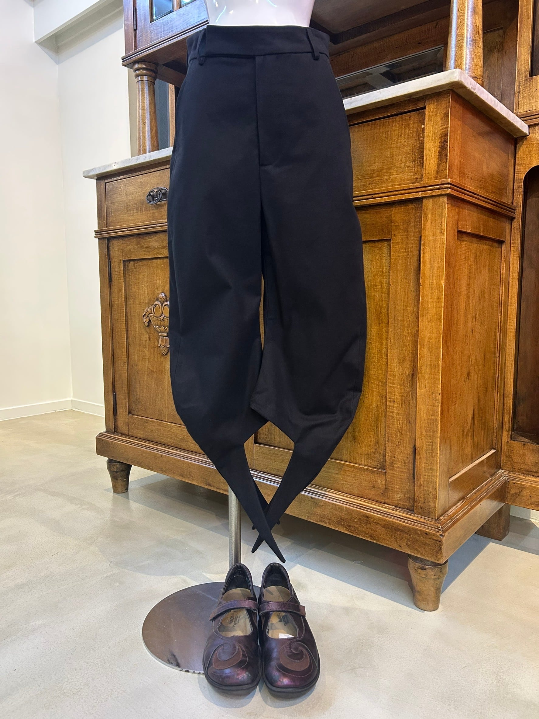 STRONGTHE spiky trouser / black