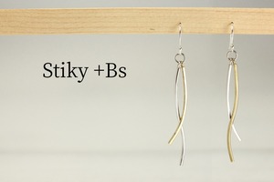 E-StikyBs　真鍮と 暖かくドライな線状ピアス