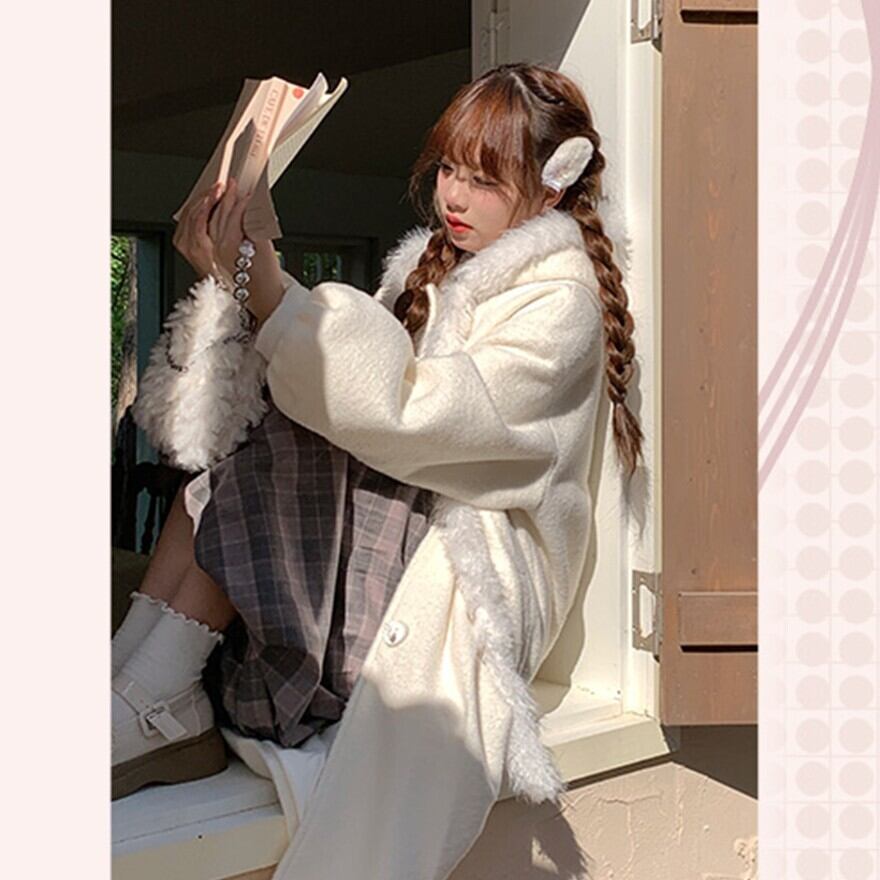 美品✩SAGAMINK✩キナリ＆ライトクリーム系✩ファーコート✩太い袖✩ネーム無 量産型 白コート フェイクファー×普段着対応 秋冬向け｜WithU